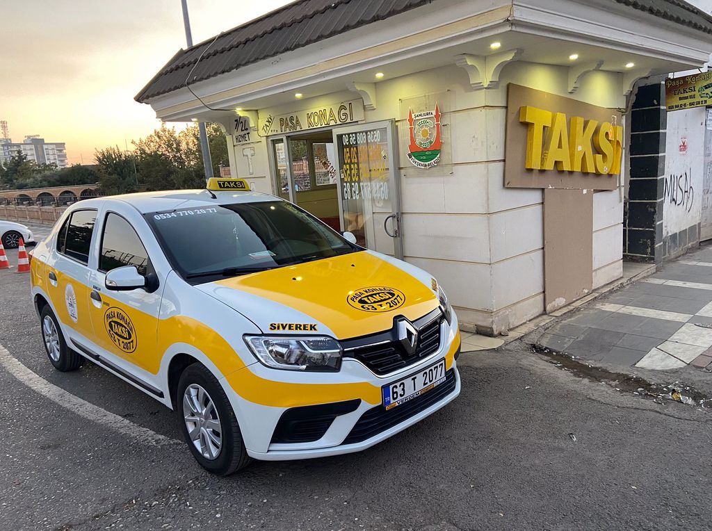 Siverek Paşa Konağı Taksi Durağı aracı ve 7/24 taksi hizmeti