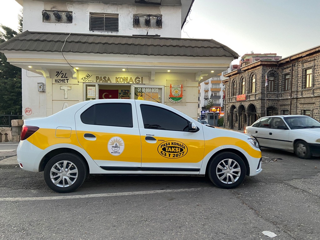 Siverek merkez Paşa Konağı Taksi Durağı aracı