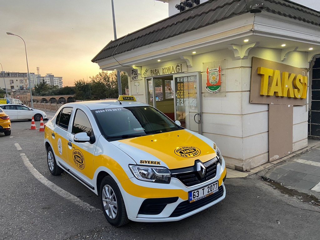 Siverek Paşa Konağı Taksi Durağı 7/24 taksi hizmeti